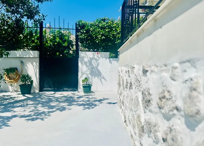 Simadhes Garden * Himarë