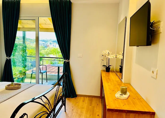 Apartment Simadhes Garden Himarë