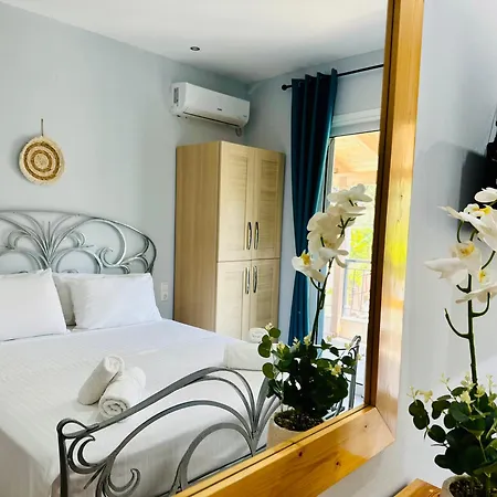 Simadhes Garden Apartment Himare